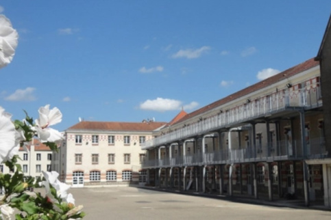 Cour lycée professionnel Poullart des Places